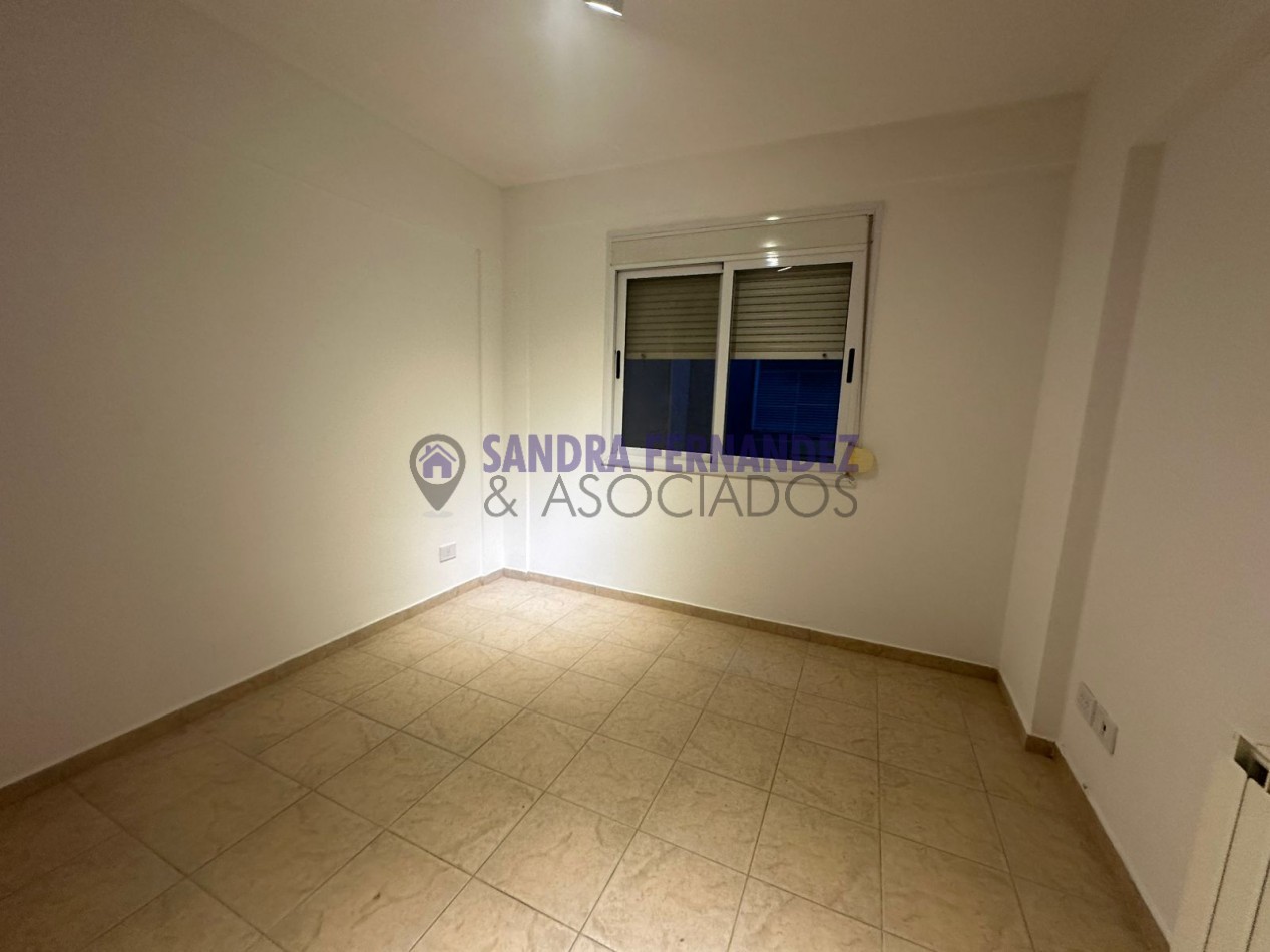 Neuquen Alquiler Oficina Zona Bancaria Policlinico Neuquen. Correo Argentino con cochera