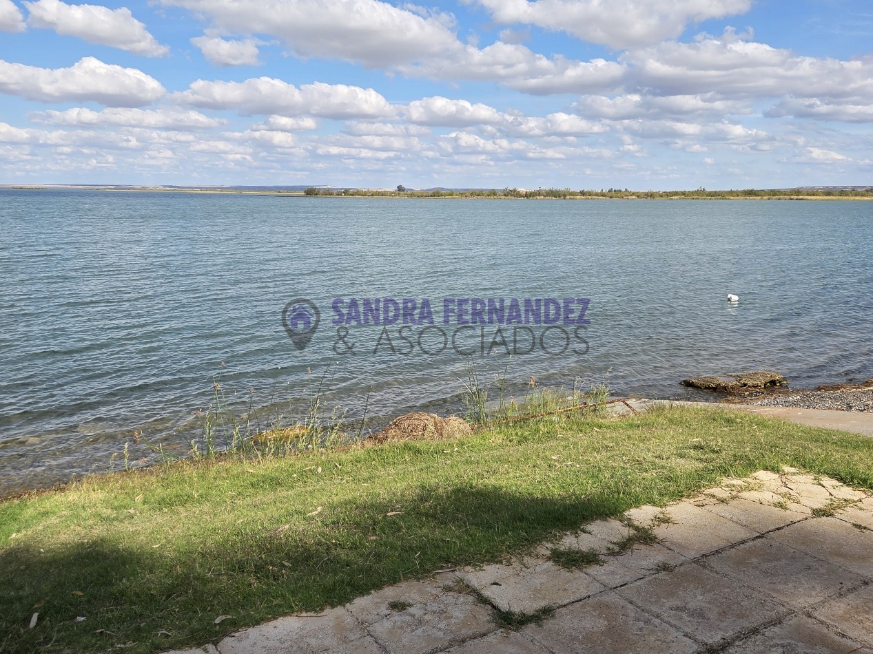 Rio Negro Cinco Saltos Lago Pellegrini Casa 2 dormitorios amoblada con vista al Lago