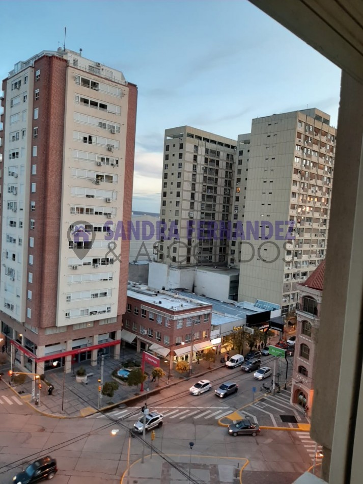Neuquen. Alquiler. Departamento 2 dormitorios con cochera Zona Policlinico/Hospital Castro Rendon