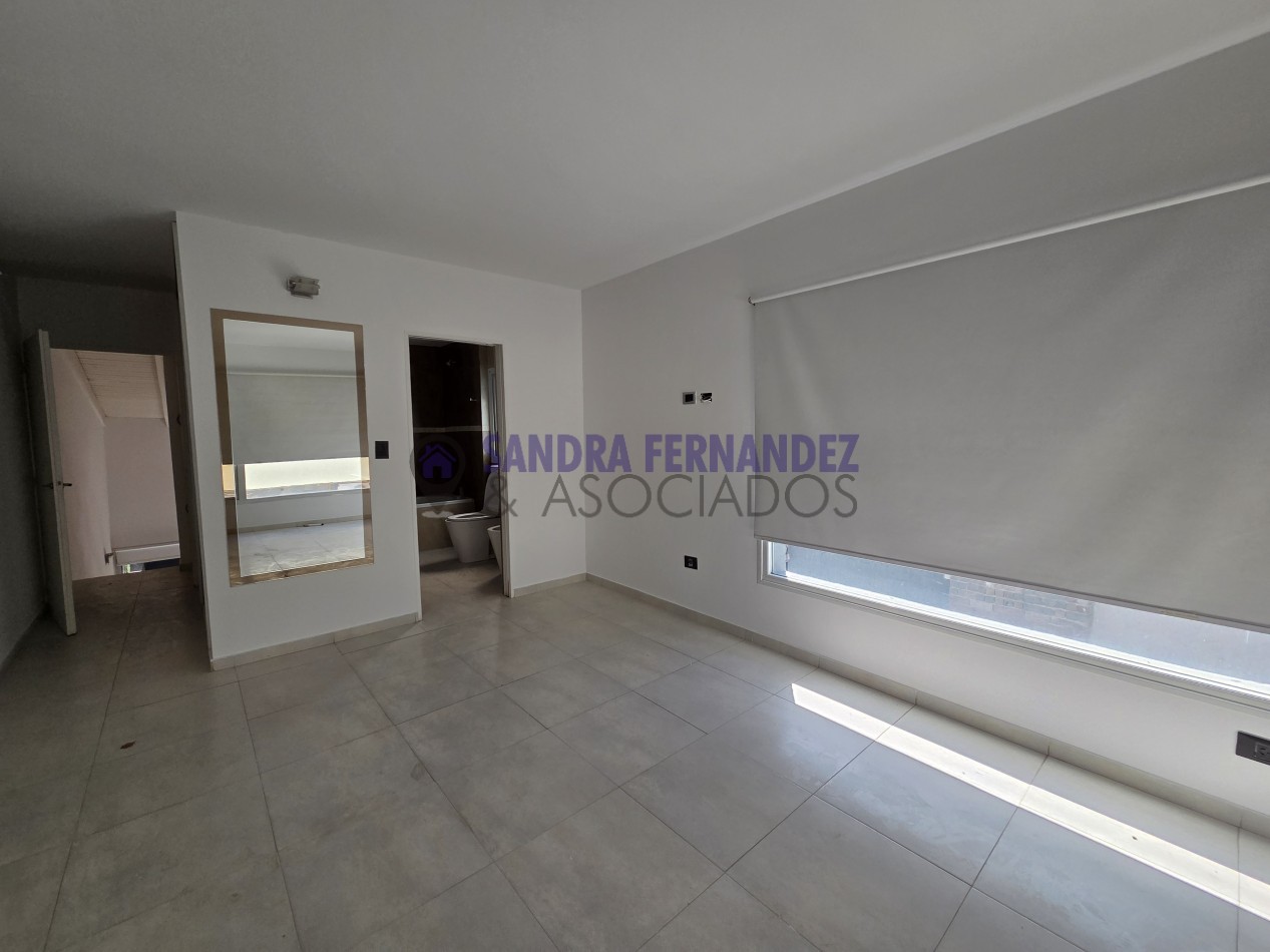 Neuquen. Alquiler. Casa 3 dormitorios suite, con piscina. 