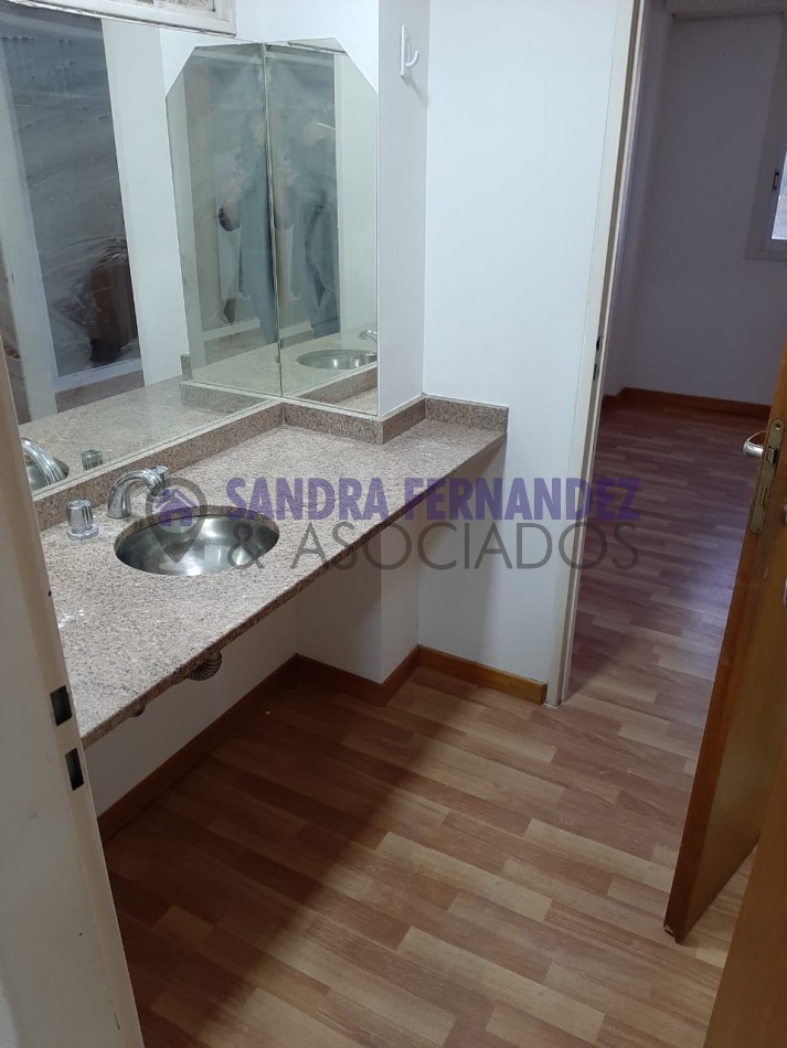 Neuquen. Alquiler. Departamento 2 dormitorios con cochera Zona Policlinico/Hospital Castro Rendon