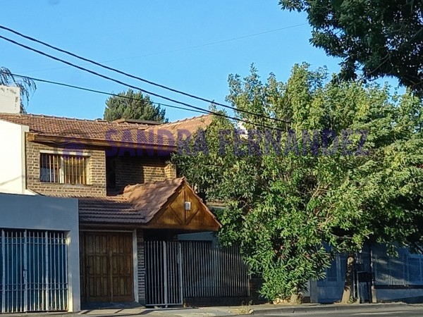 Neuquen Alquiler Casa en dos plantas zona ALTO CENTRO