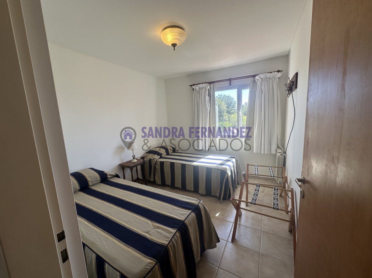 Neuquen. Alquiler. Departamento 2 dormitorios amoblado. Cochera. Barrio Santa Genoveva