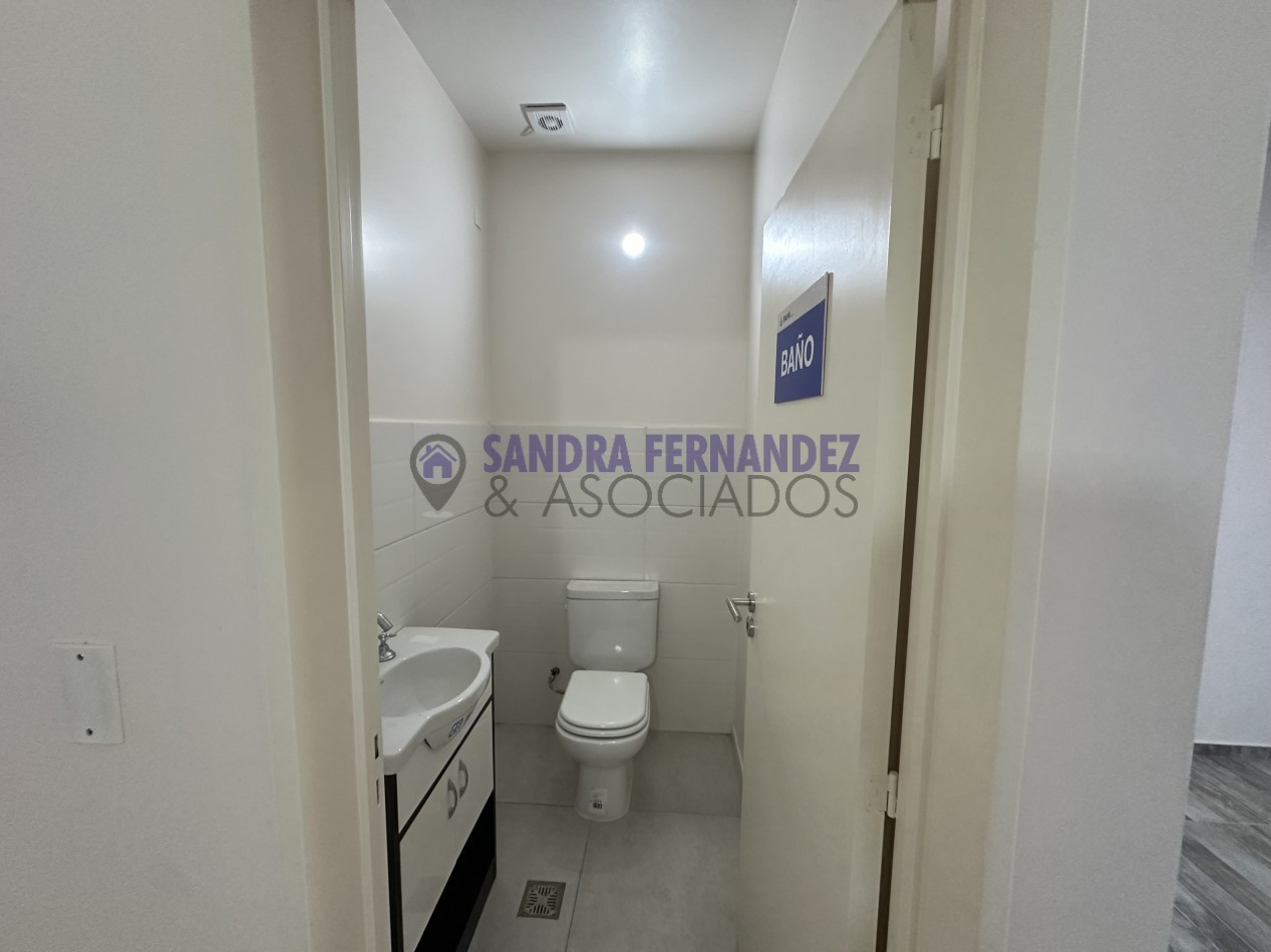 Rio Negro Cipolletti Oficina Centro de la ciudad al lado de PAMI