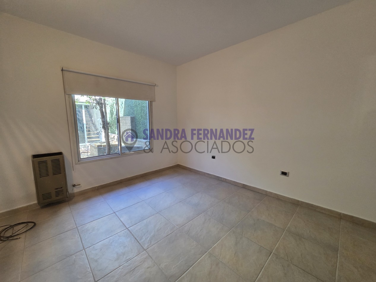Neuquen. Alquiler. Casa 3 dormitorios suite, con piscina. 