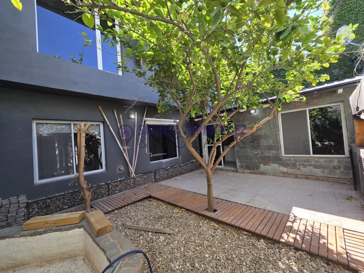 Neuquen. Alquiler. Casa 3 dormitorios suite, con piscina. 