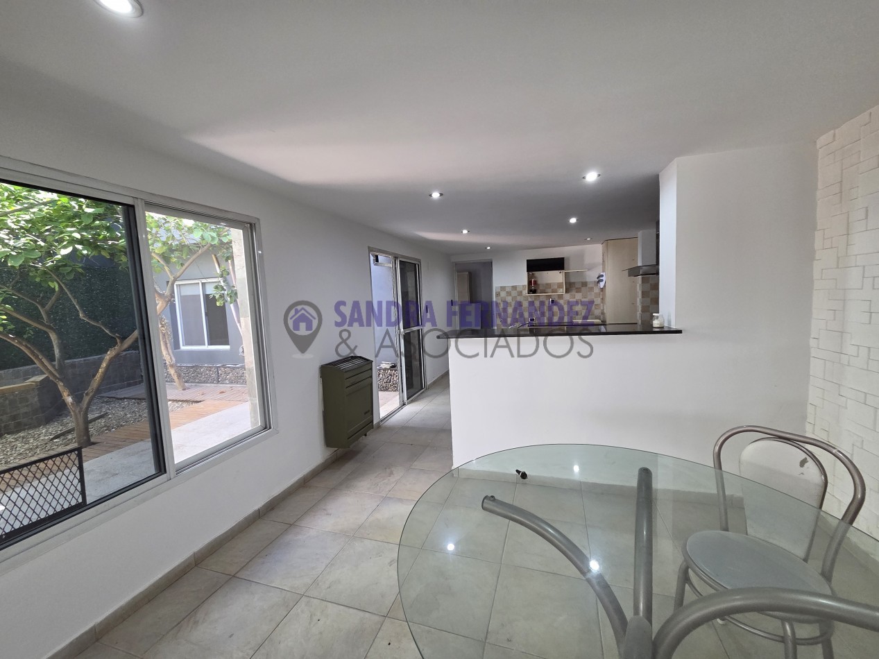 Neuquen. Alquiler. Casa 3 dormitorios suite, con piscina. 