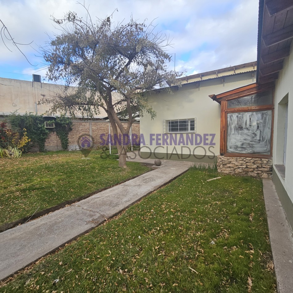 Neuquen Centenario Casa/Oficina  Zona Primera rotonda de ingreso a la ciudad, a metros de Farmacia Global sobre ruta 7