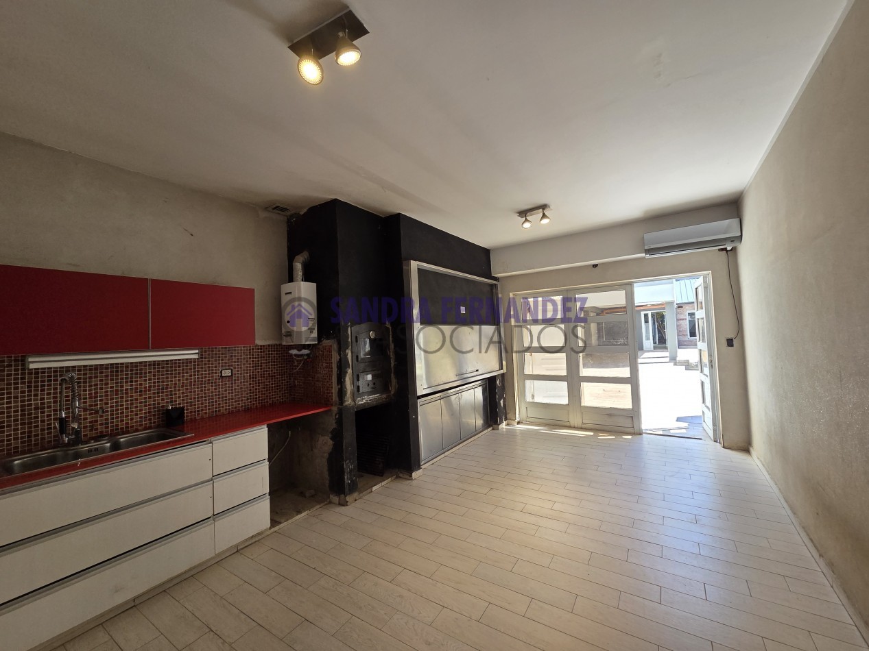 Neuquen. Alquiler. Casa 3 dormitorios suite, con piscina. 