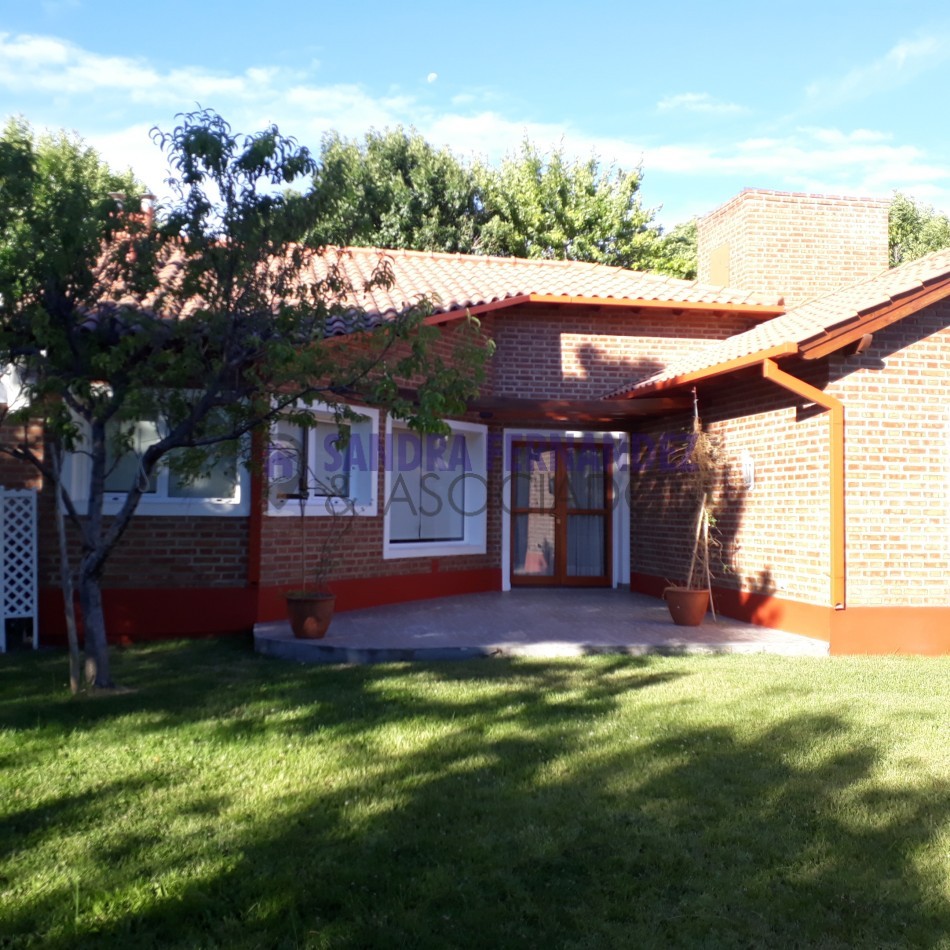 Neuquen. Alquiler Casa 2 dormitorios (suite) en una sola planta. Barrio Rincon Club de Campo