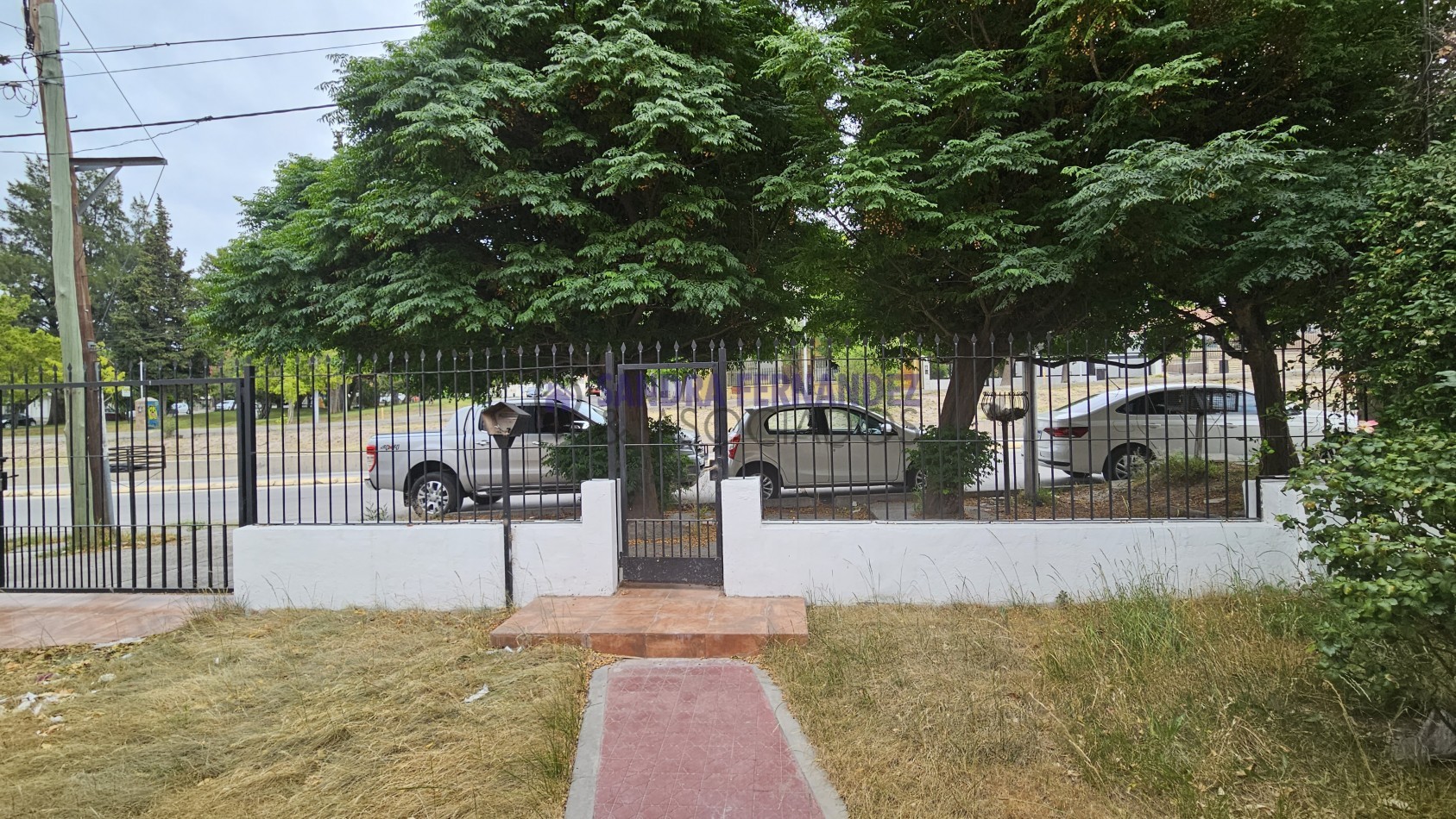 Neuquen Alquiler Casa  en planta baja Oficina 