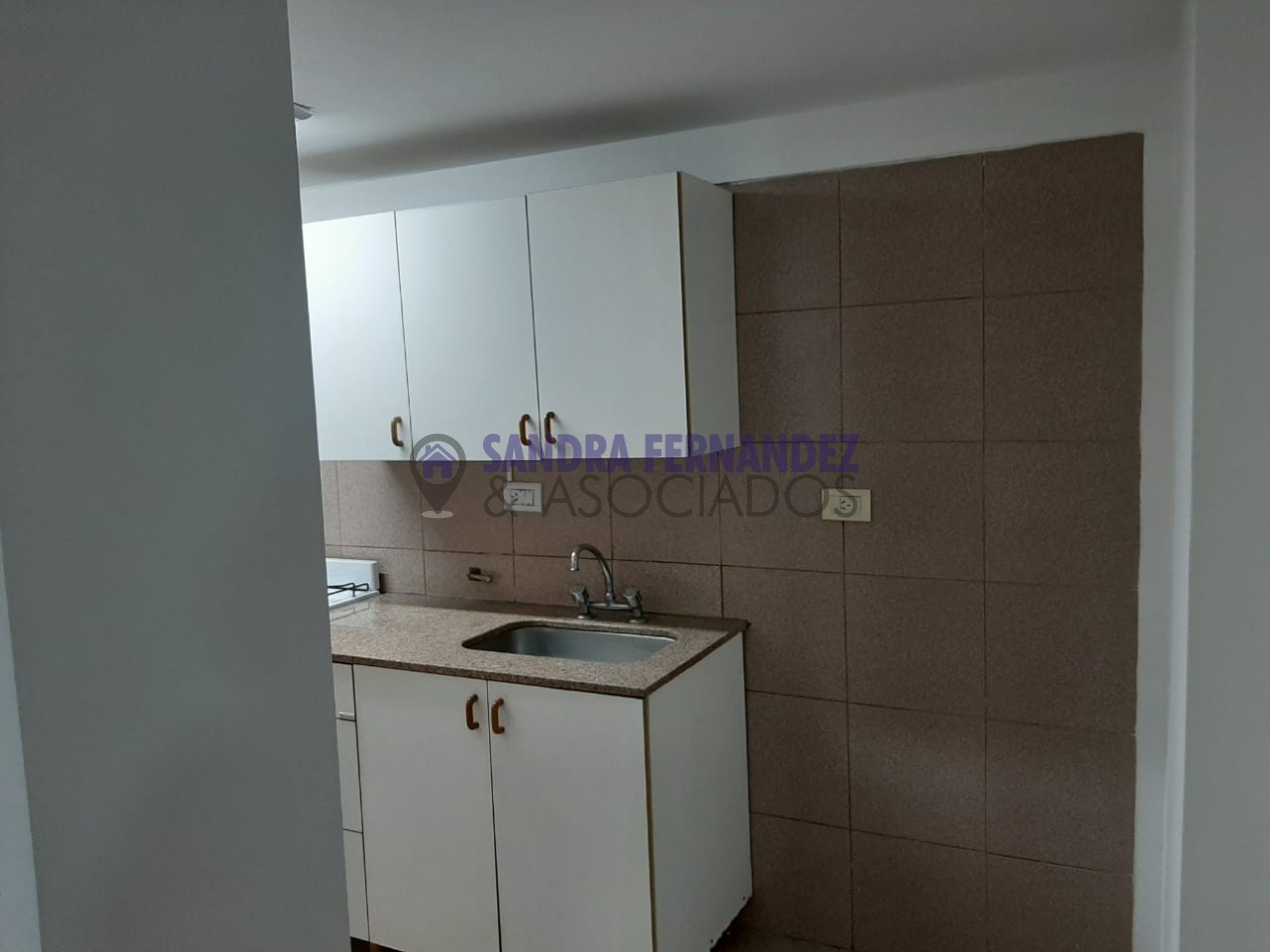Neuquen. Alquiler. Departamento 2 dormitorios con cochera Zona Policlinico/Hospital Castro Rendon