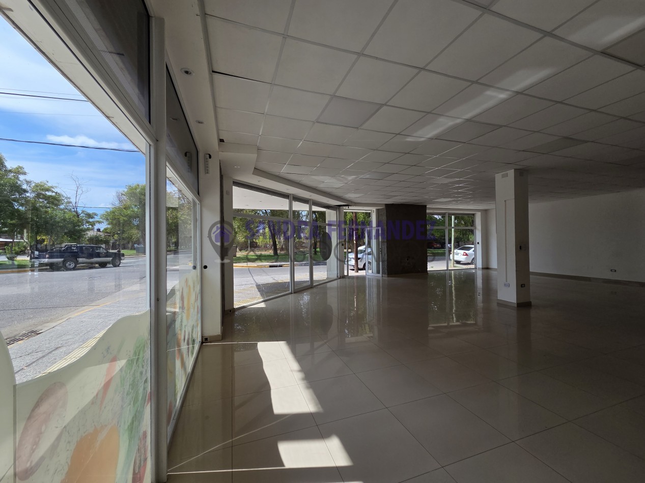 Neuquen Alquiler Local Oficina Comercial en esquina