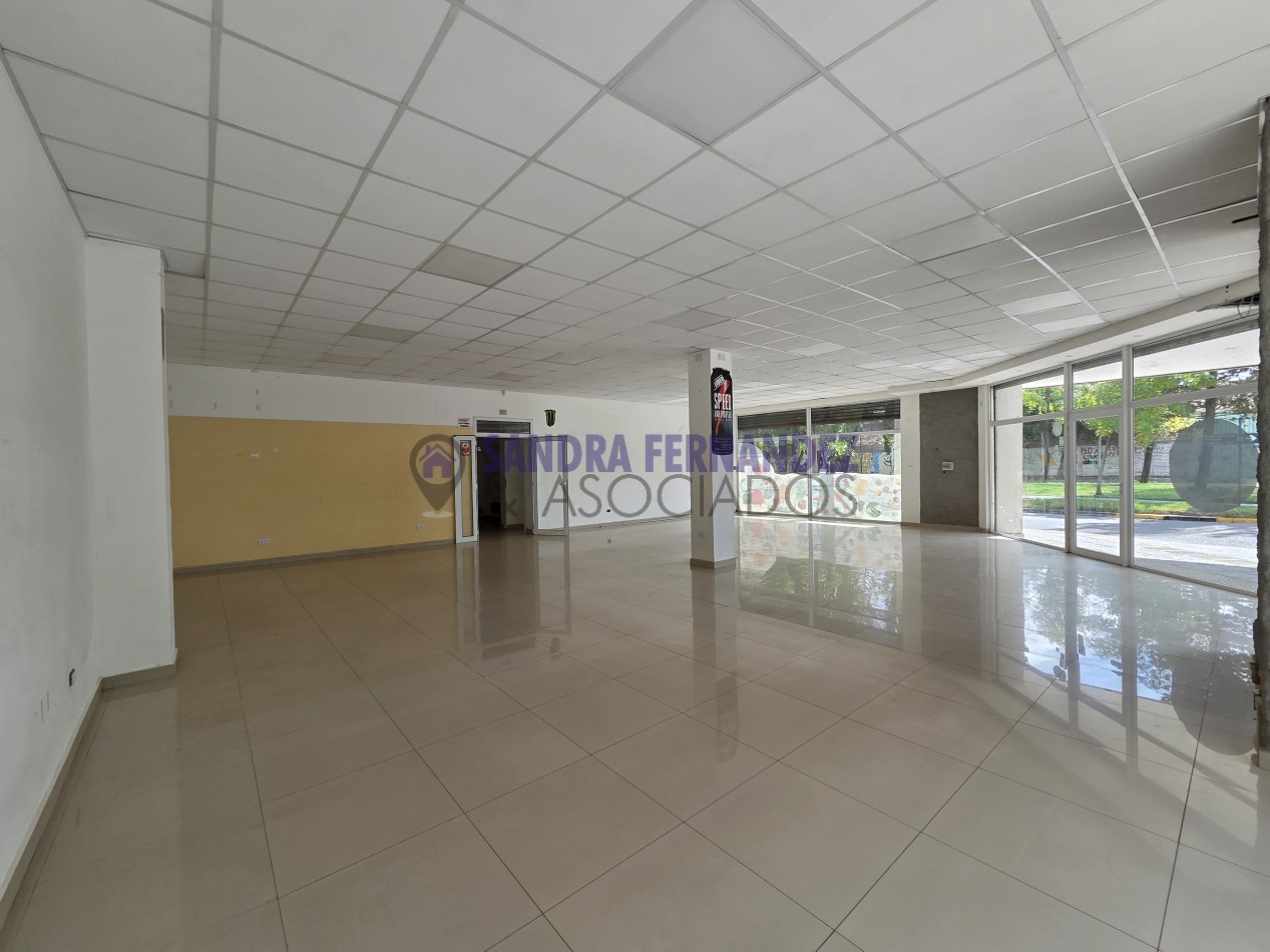 Neuquen Alquiler Local Oficina Comercial en esquina