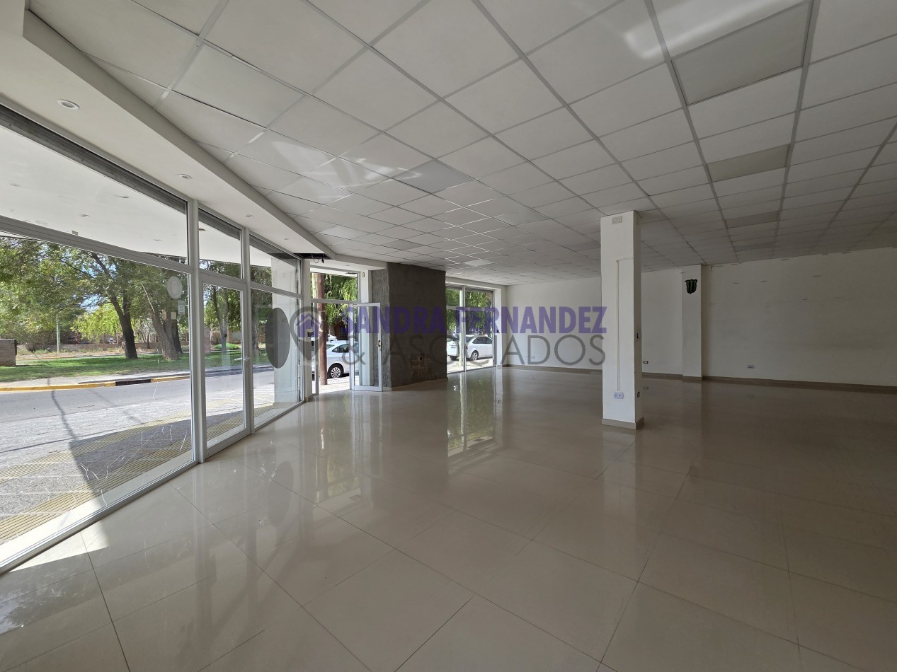 Neuquen Alquiler Local Oficina Comercial en esquina