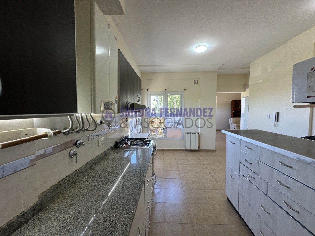 Neuquen Venta Santa Genoveva Departamento 2 dormitorios. Cochera Baulera 