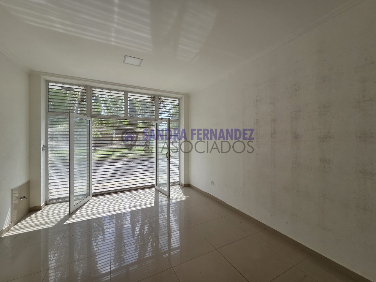 Neuquen Alquiler Local Oficina Comercial en esquina