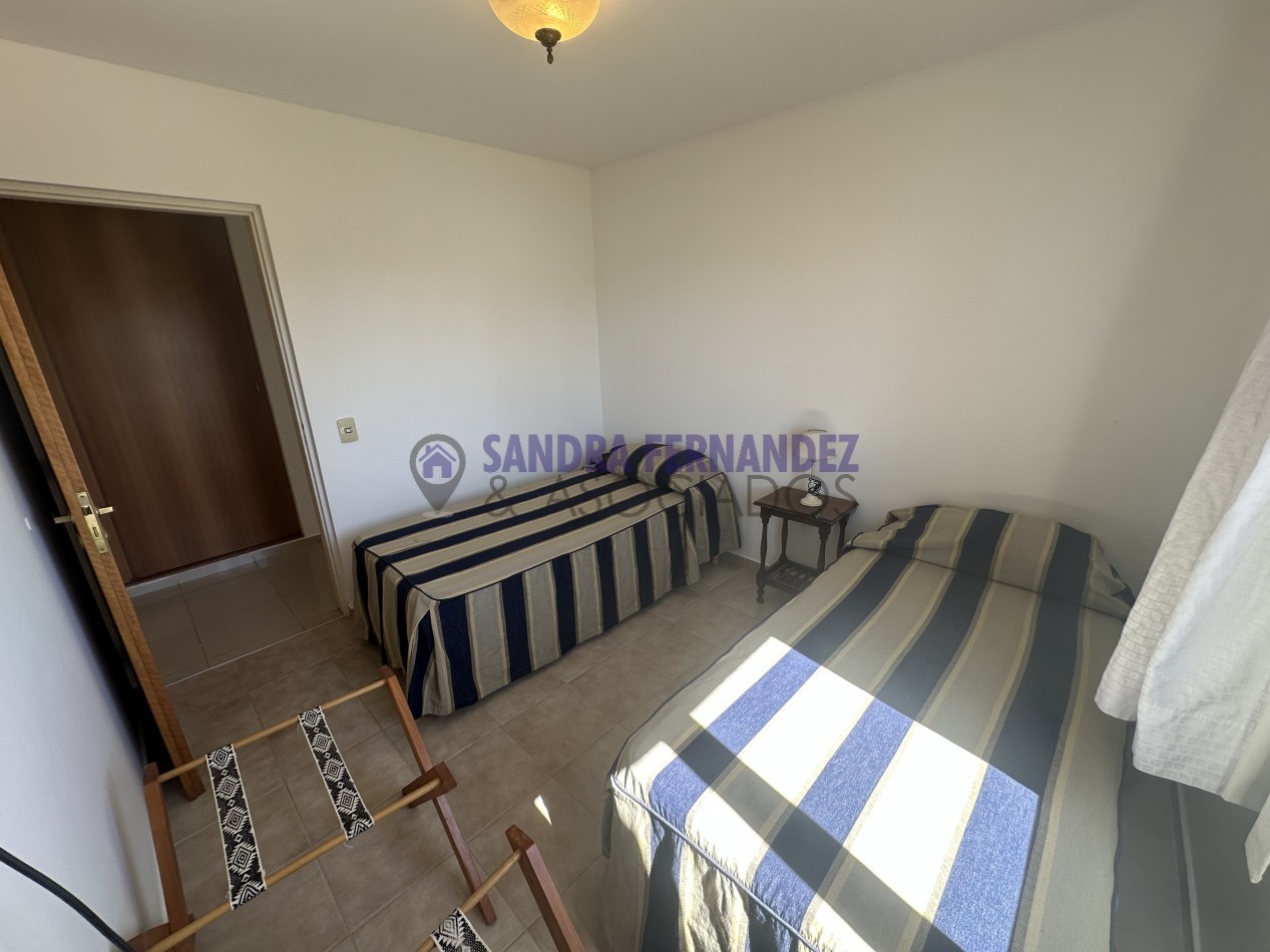 Neuquen. Alquiler. Departamento 2 dormitorios amoblado. Cochera. Barrio Santa Genoveva