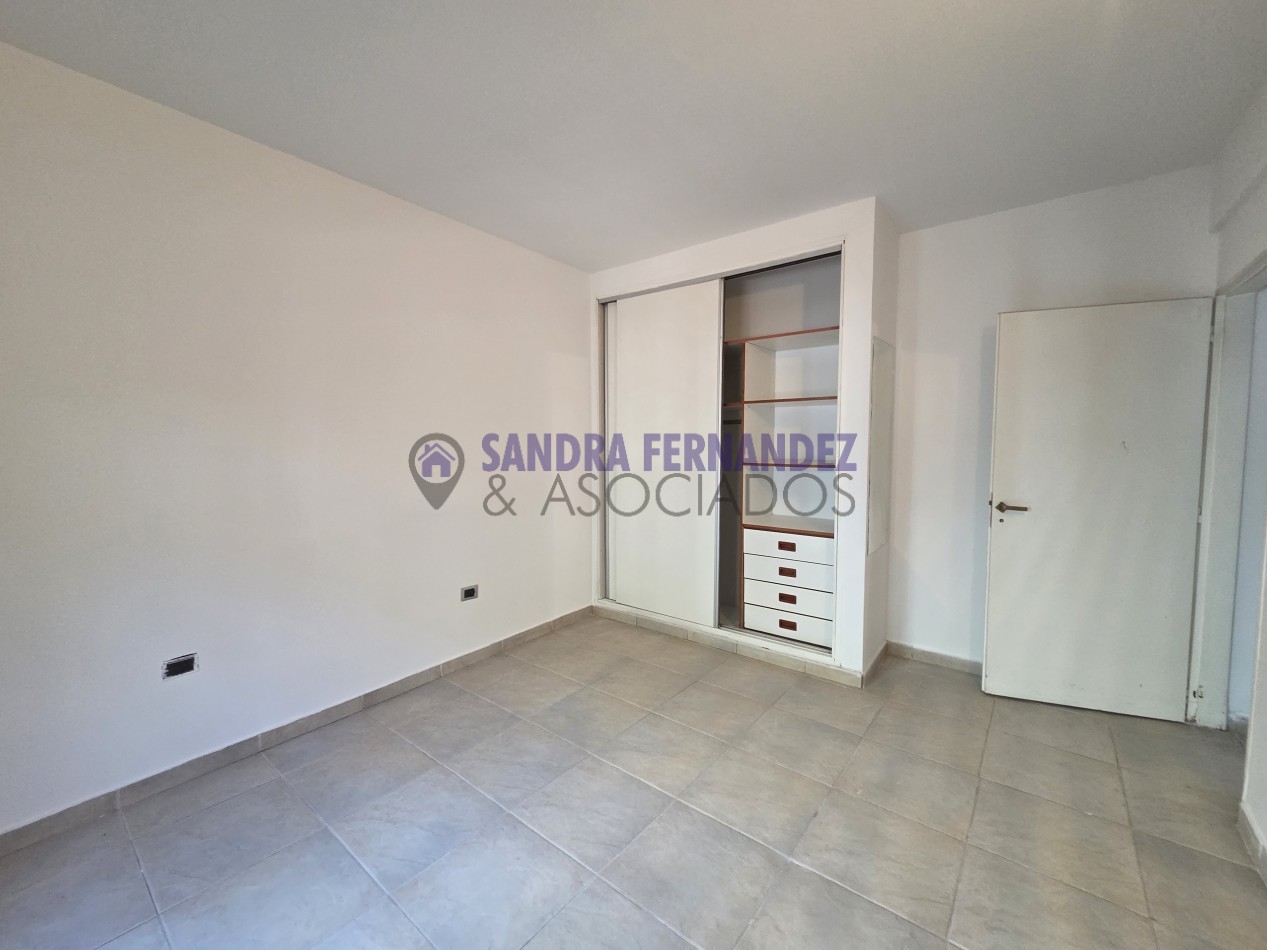 Neuquen. Alquiler. Casa 3 dormitorios suite, con piscina. 