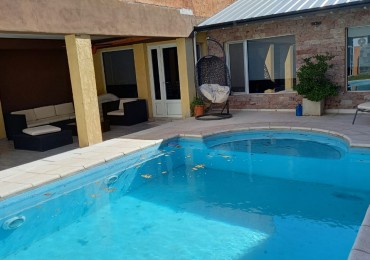 Neuquen. Alquiler. Casa 3 dorm suite, con piscina climatizada. 