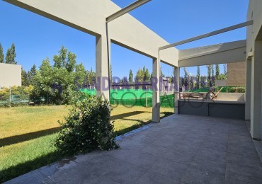 Rio Negro Cipolletti Barrio Manzanar Kossman. Casa en una sola planta diseño minimalista