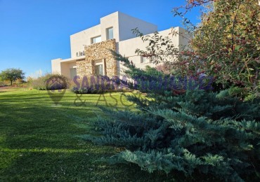  Neuquen. ALQUILER/VENTA La Peninsula Casa amoblada equipada 3 dormitorios